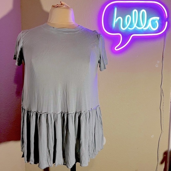 𝅺Urban Outfitters TRULY MADLY DEEPLY- small - Picture 1 of 3